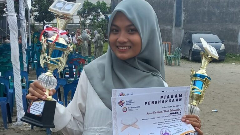 Azura Fardhina Raih Juara 1 Lomba Tartil Putri pada PHBI Maulid Nabi Muhammad SAW 2023