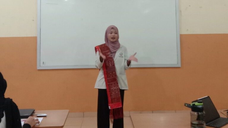 Azura Fardhina Raih Juara 1 Lomba Pidato Bahasa Indonesia di Gebyar Prestasi Mahasiswa 2024