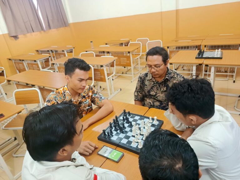 Mahasiswa Prodi Teknik Informatika Rendy Ananda Sembiring Raih Juara 3 Lomba Catur di Gebyar Prestasi 2024