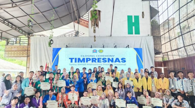 Azura Fardhina dan Tim Raih Best Paper pada TIMPRESNAS 2024 di Universitas Pembangunan Panca Budi